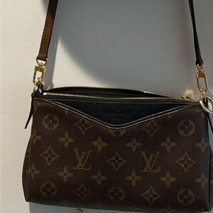 THANKSGIVING SALE Louis Vuitton Classic Monogram Crossbody Bag